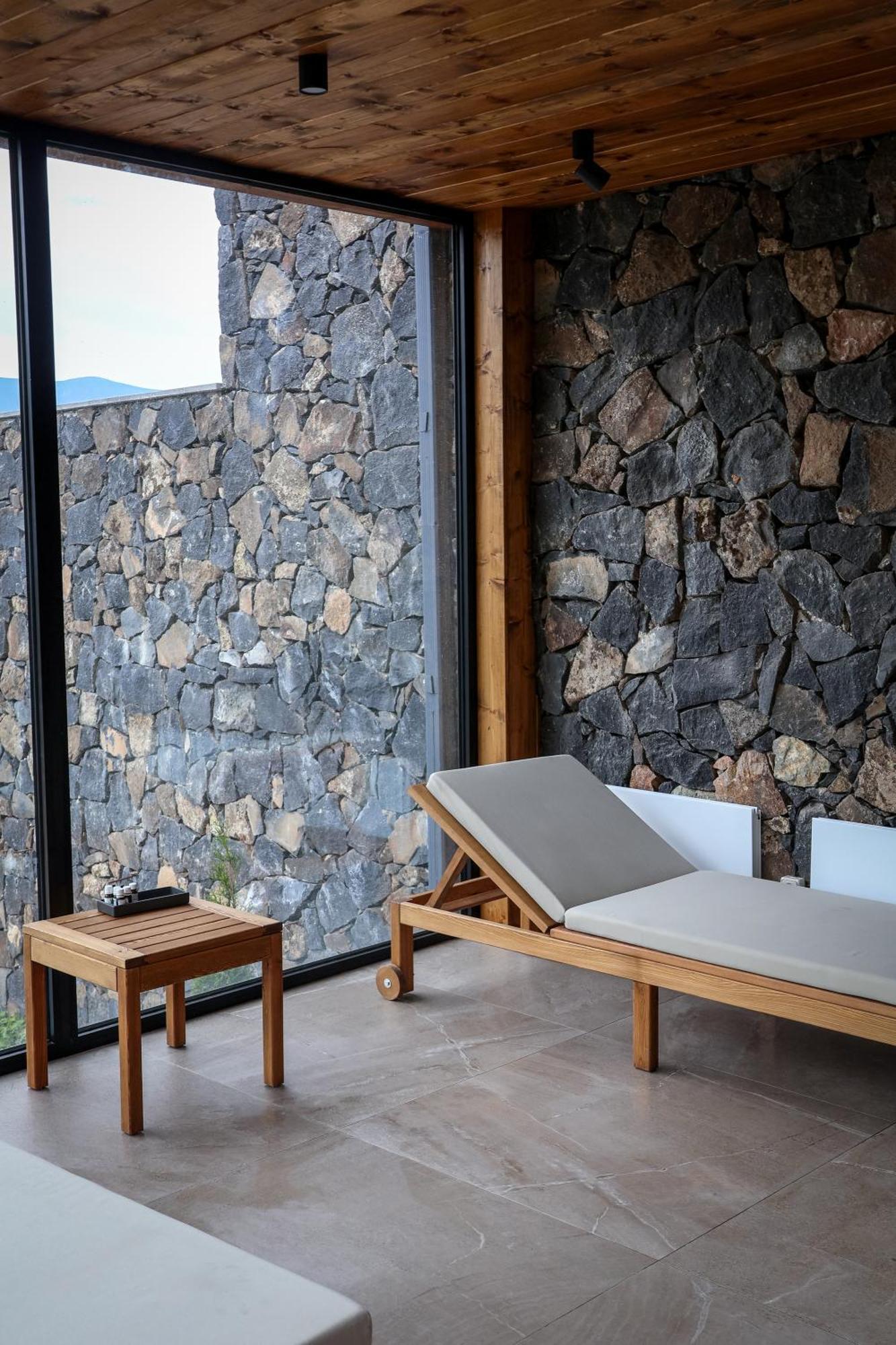 Dilijani Tun Hotel & Restaurant Exterior photo